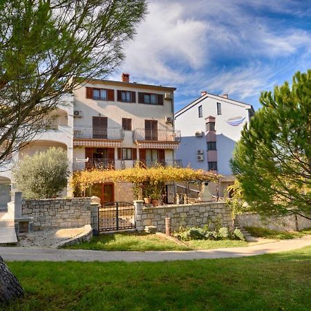 Apartments Elvis 1299 Vrsar Εξωτερικό φωτογραφία