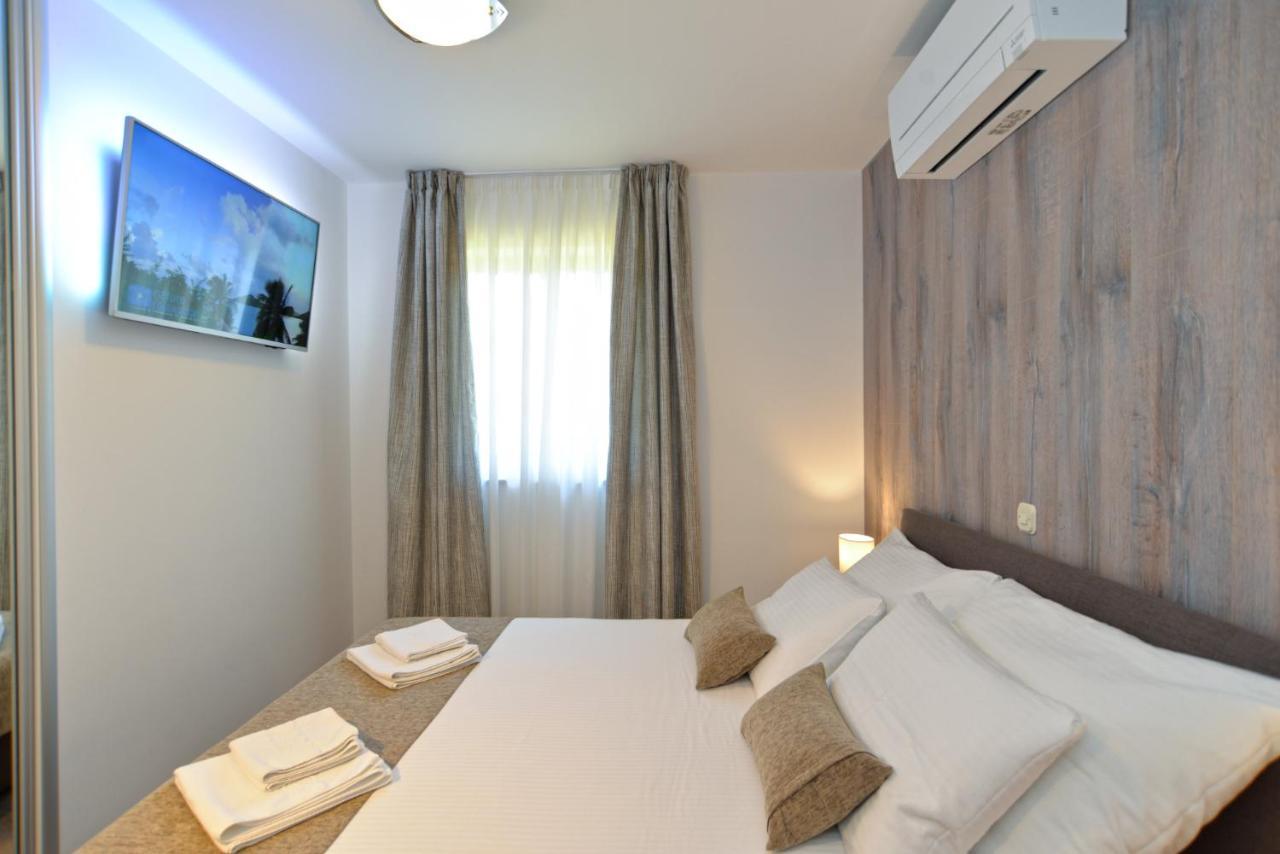 Apartments Elvis 1299 Vrsar Εξωτερικό φωτογραφία
