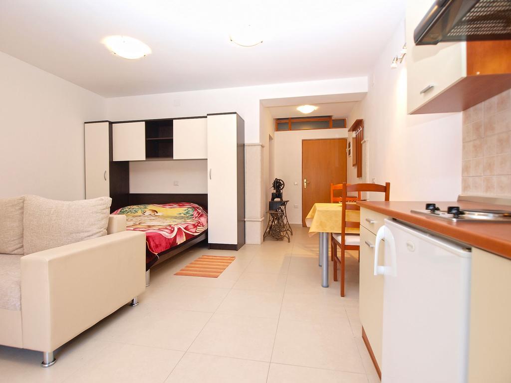 Apartments Elvis 1299 Vrsar Εξωτερικό φωτογραφία