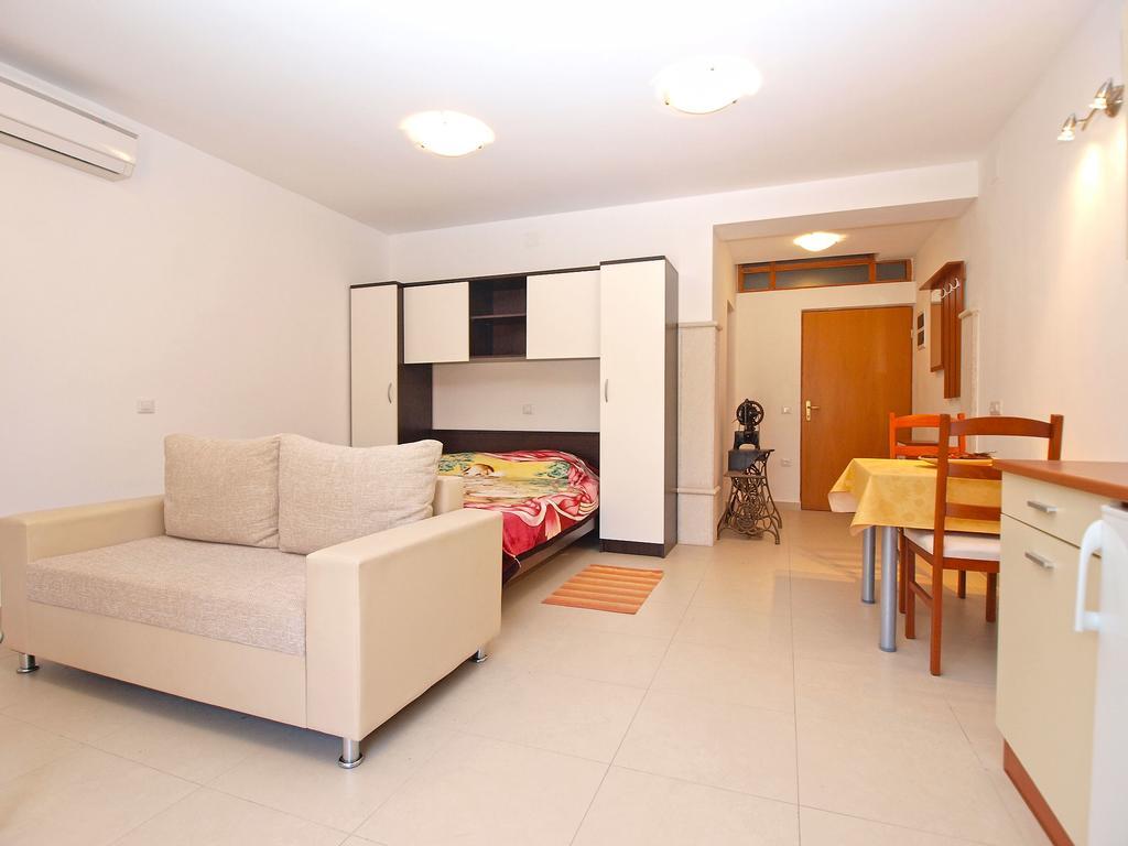 Apartments Elvis 1299 Vrsar Εξωτερικό φωτογραφία