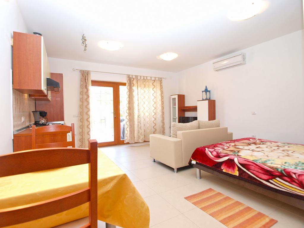 Apartments Elvis 1299 Vrsar Εξωτερικό φωτογραφία